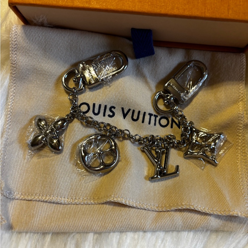 Luxury Fashion Silver Bag Charm/Key Holder with Iconic Charms